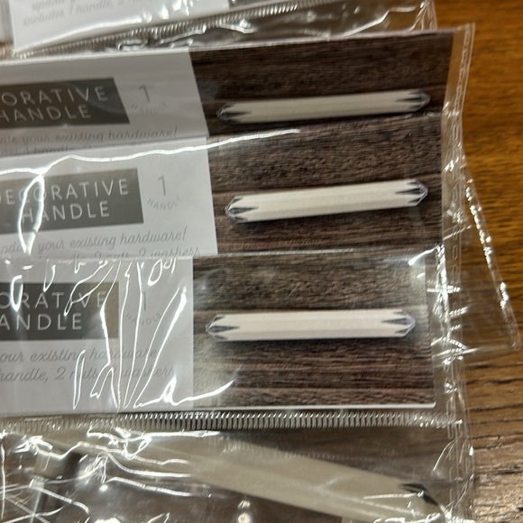 NWT, 5 quantity drawer pulls, off-white and black, art deco/Aztec style? - Picture 2 of 5